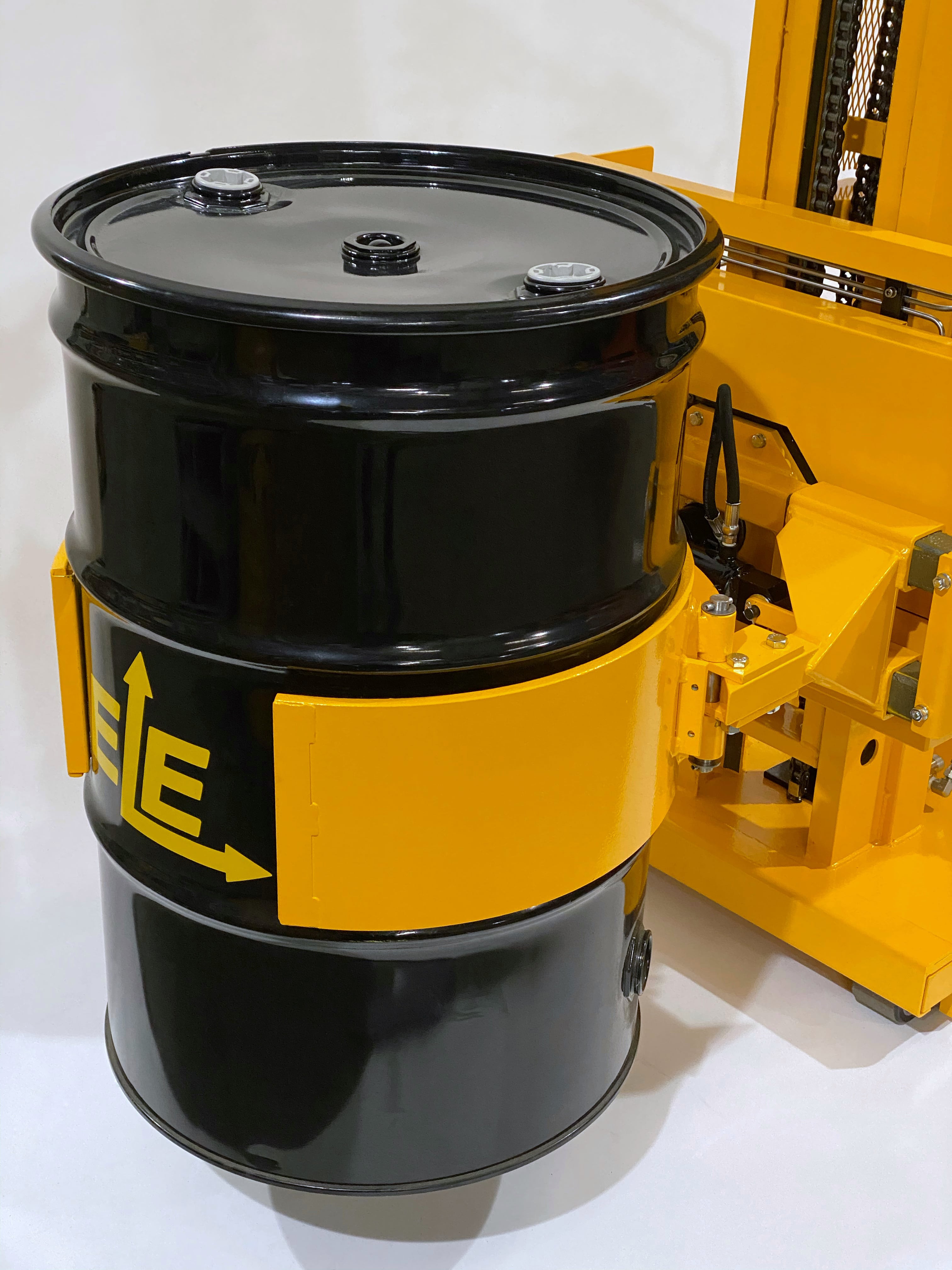 07-DH-with-CR-Clamp-with-Steel-Drum-Closeup-min
