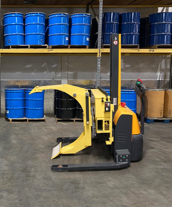 01-RCR20-40-mounted-on-EMC-B10-Straddle-Stacker