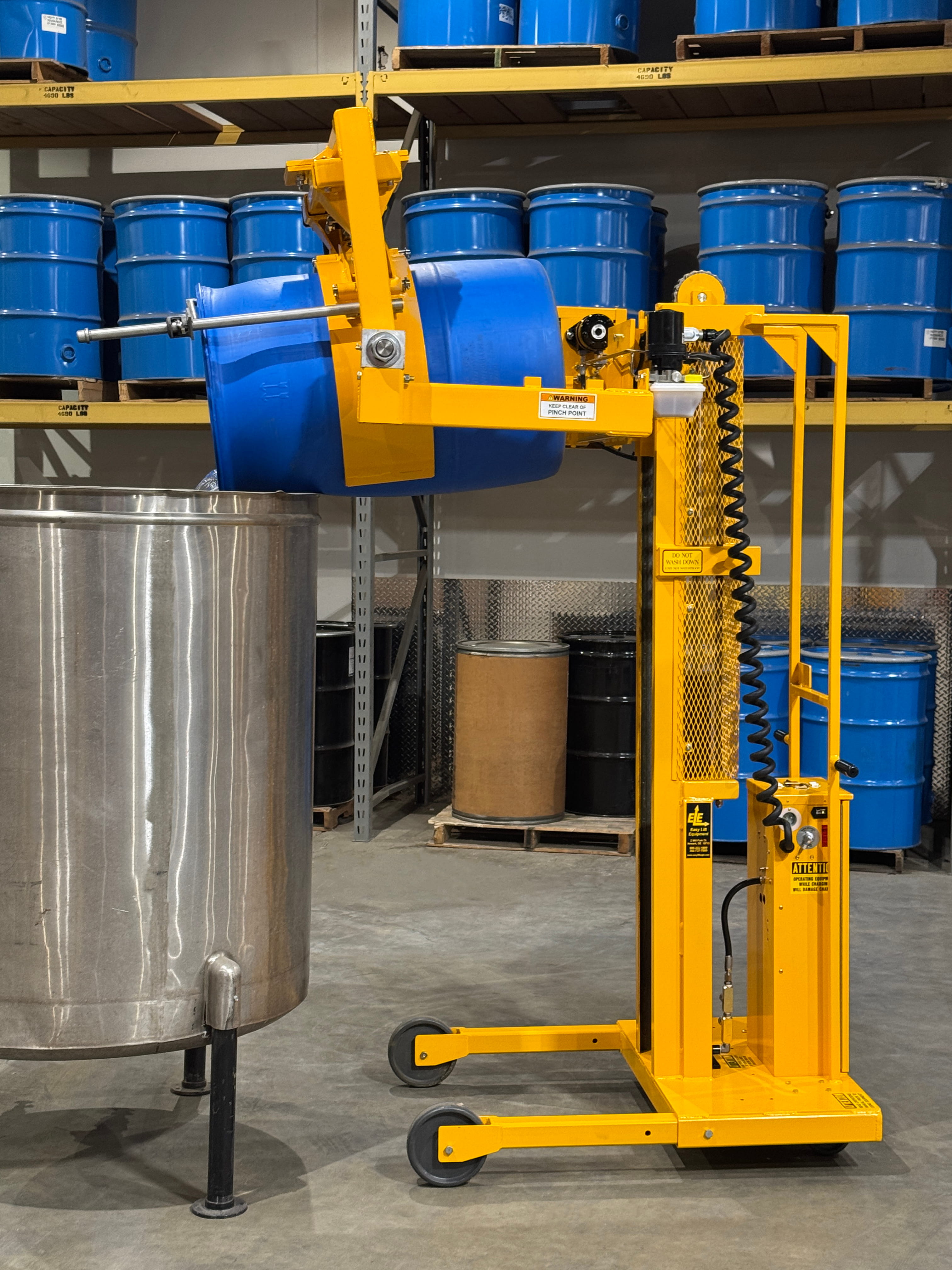 07-ED-DC-with-FCR-Clamp-pouring-plastic-drum-into-tank